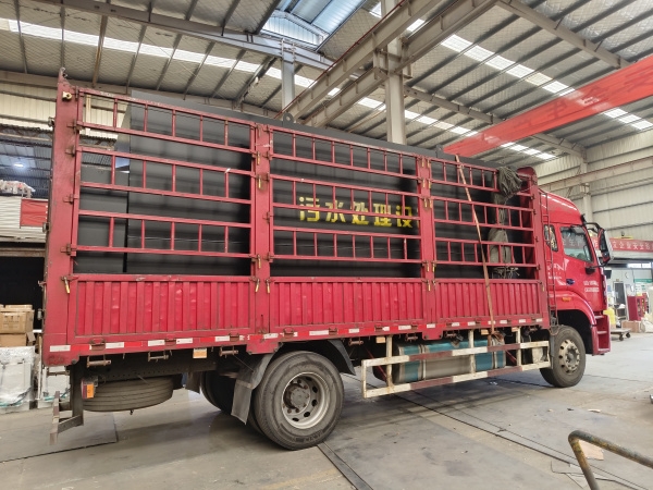 污水处理设备发货现场